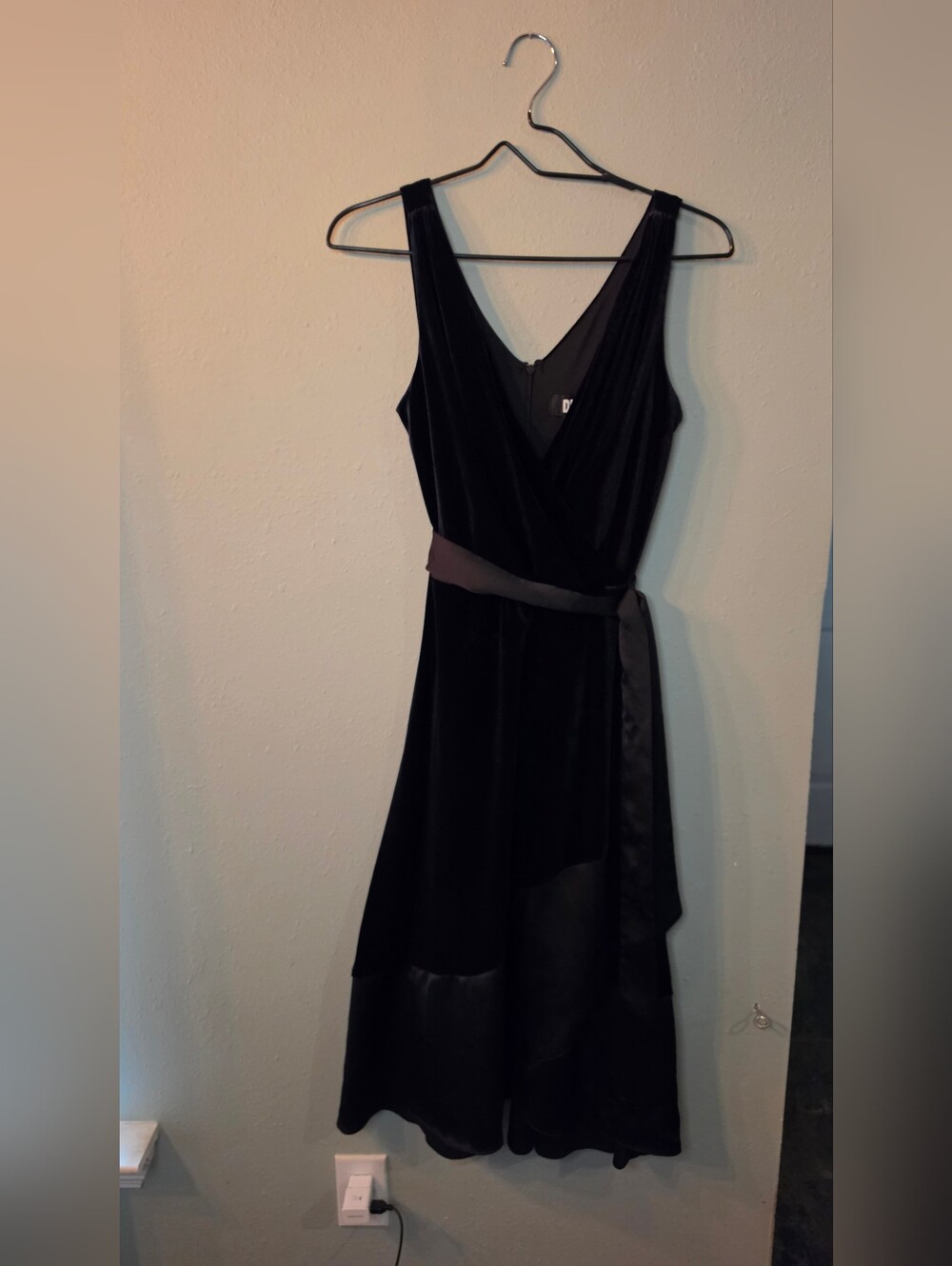 NWT DKNY Black Velvet Faux Wrap Midi Dress Satin Tie Size 2